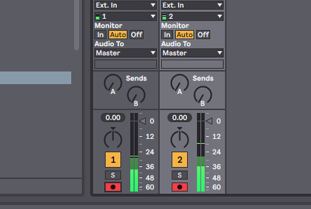 Selecting Monitor options in Ableton